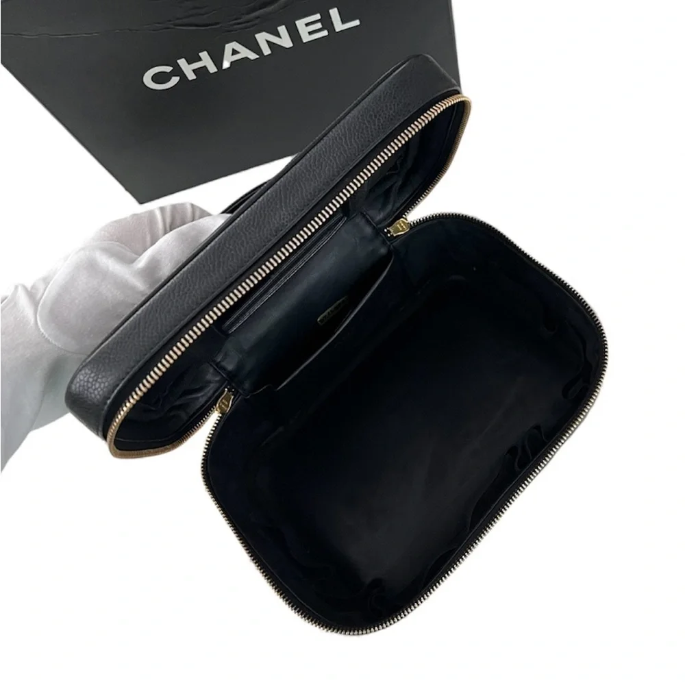 CHANEL Rare 1997 Mirrored Vanity Cosmetic Case / Make Up Bag / Caviar Leather - Picture 15 of 16